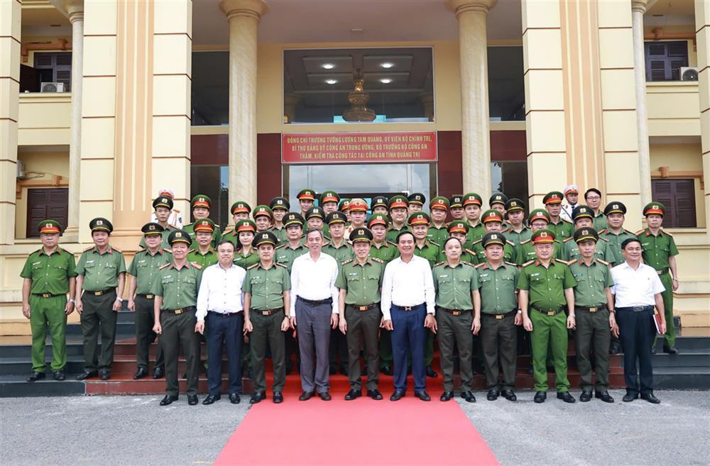 Delegates join group photo.