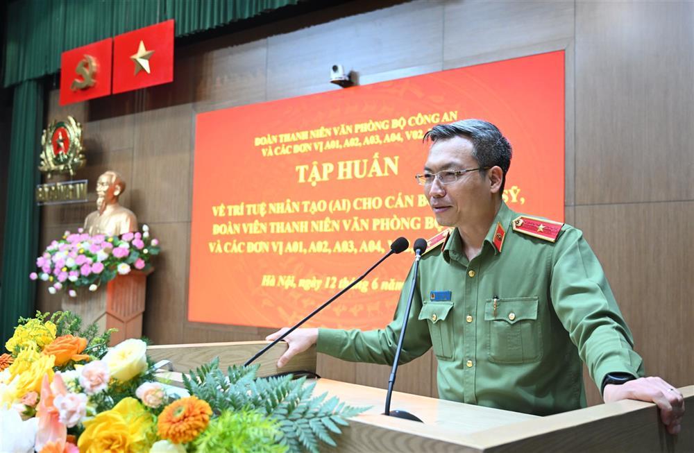 Major General Nguyen Quoc Toan addresses the workshop.