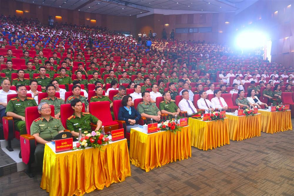 Overview of the ceremony.