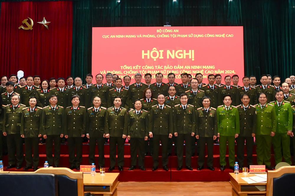 Delegates join group photo.