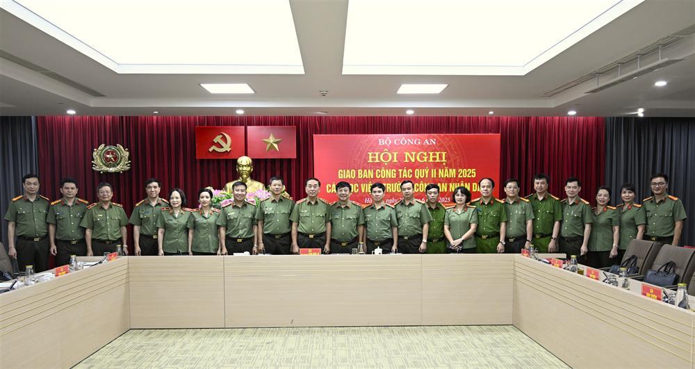 Delegates join group photo.