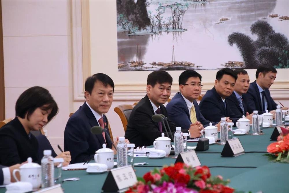 Vietnamese delegation at the talks.