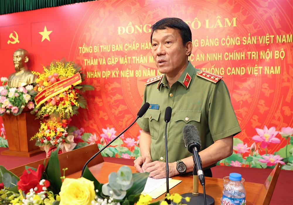 Minister Luong Tam Quang speaks at the meeting.
