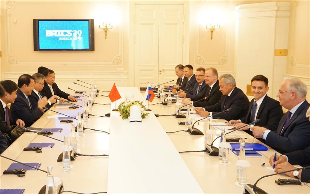 Minister Luong Tam Quang has talks with Russian Security Council Secretary Sergei Shoigu.