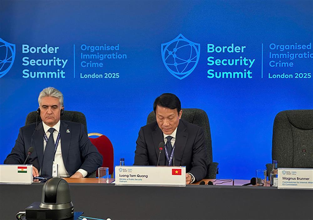 Minister Luong Tam Quang attends the summit.