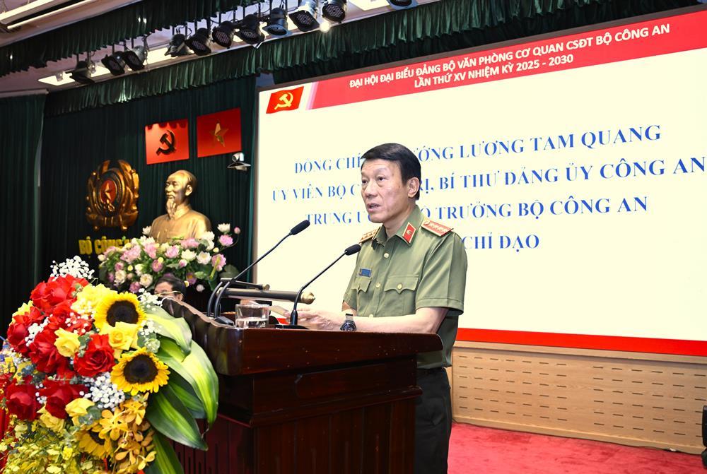 Minister Luong Tam Quang addresses the congress.