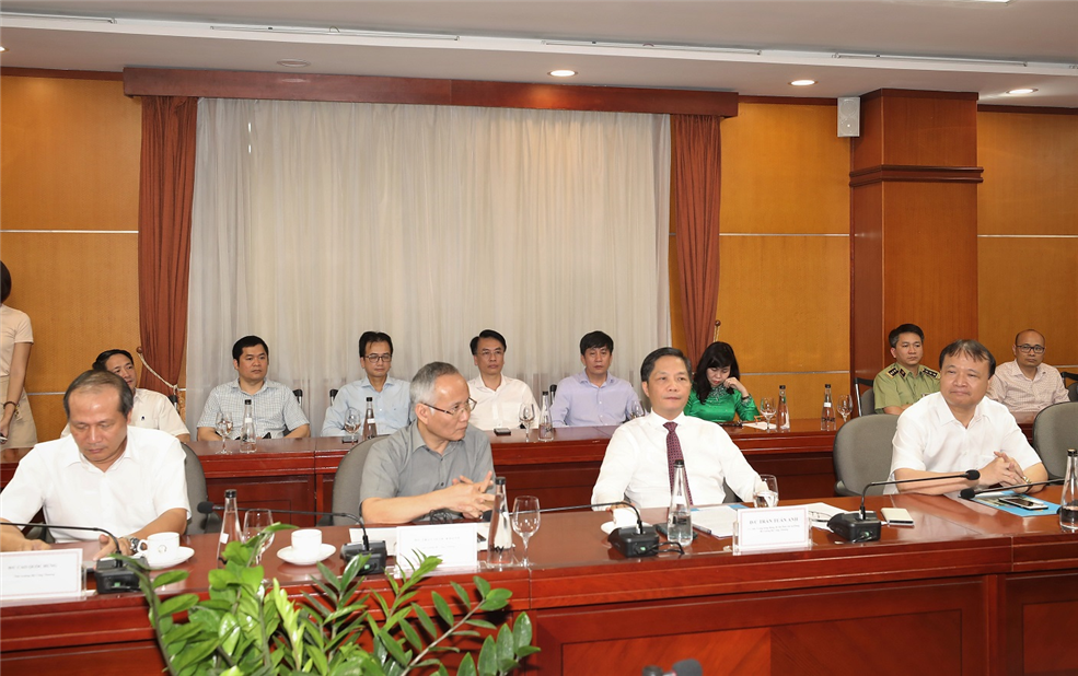 Leaders of two ministries at the ceremony.