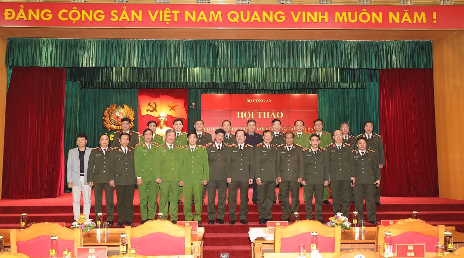 Deputy Minister Nguyen Van Thanh and other delegates at the workshop.