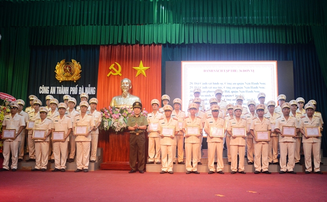 Excellent teams honored at the ceremony.