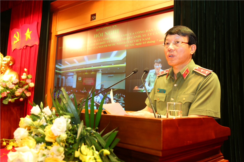 Deputy Minister Luong Tam Quang speaks at the conference.