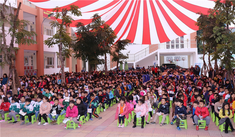 An overview of the ceremony.