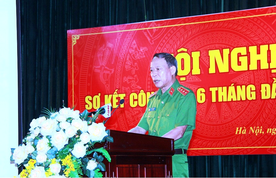 Deputy Minister Le Quy Vuong speaks at the event.