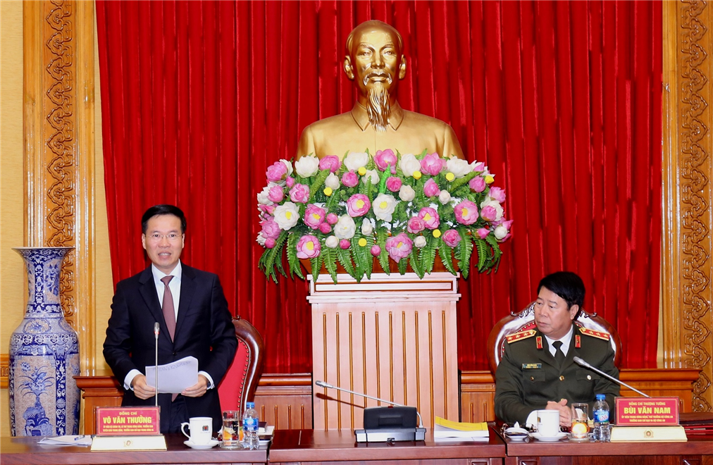 Mr. Vo Van Thuong makes remarks at the event.
