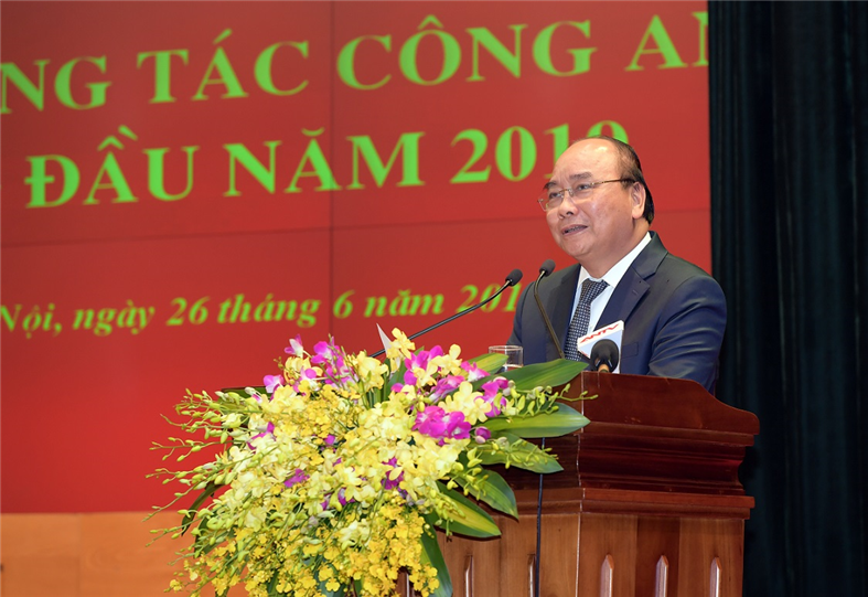Prime Minister Nguyen Xuan Phuc delivers a speech at the event.