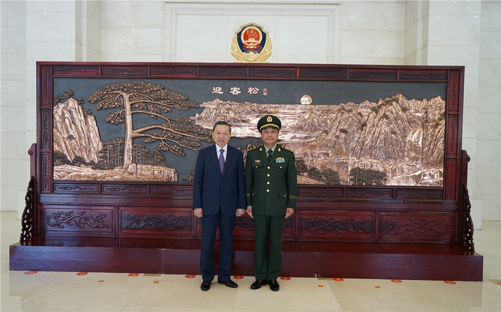 Minister To Lam and Commander of Chinese People's Armed Police Wang Ning.