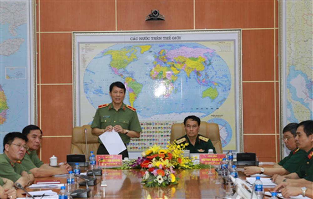 Major General Luong Tam Quang speakings at the meeting.