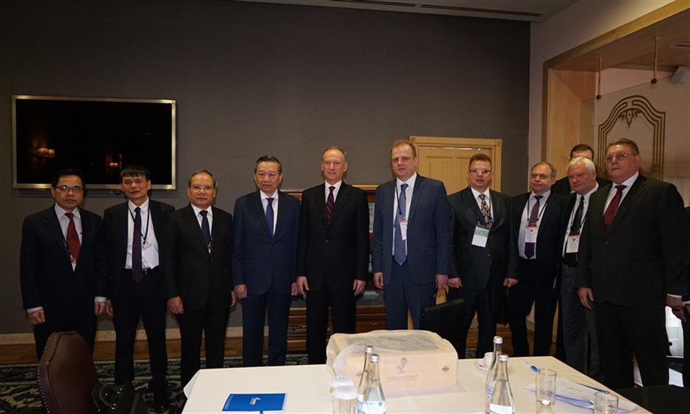 Minister To Lam, the Secretary of the Security Council of Russia and other delegates at the conference.