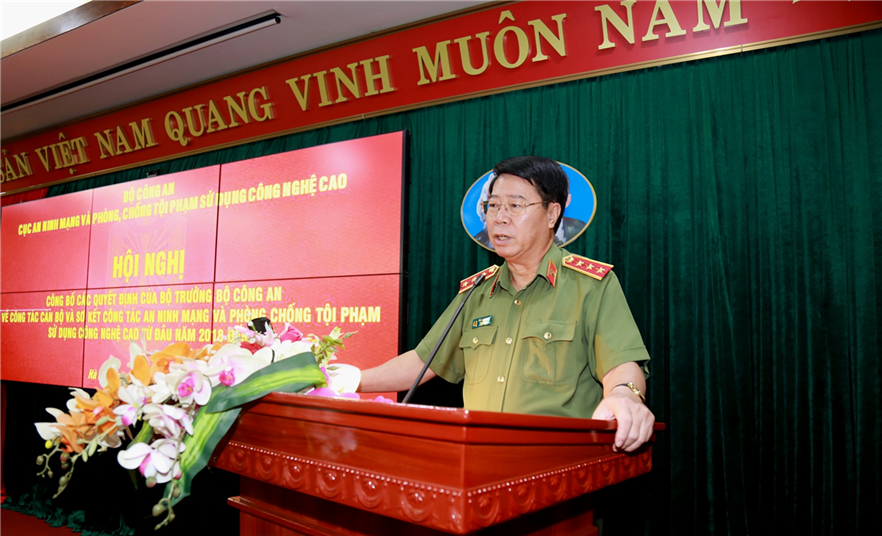 Deputy Minister Bui Van Nam speaks at the ceremony.