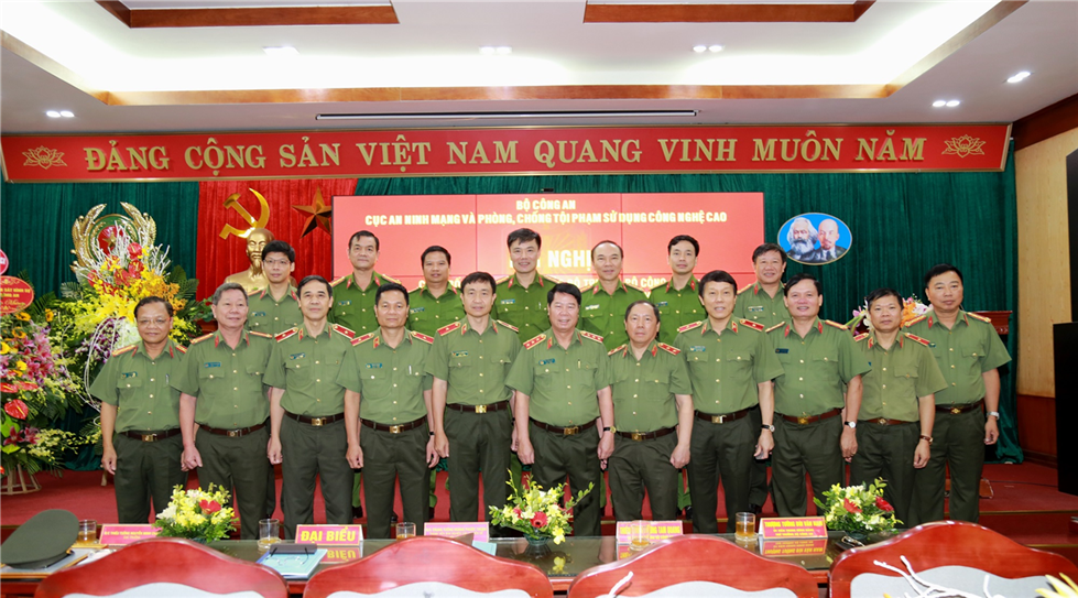 Deputy Minister Bui Van Nam and delegates at the event.