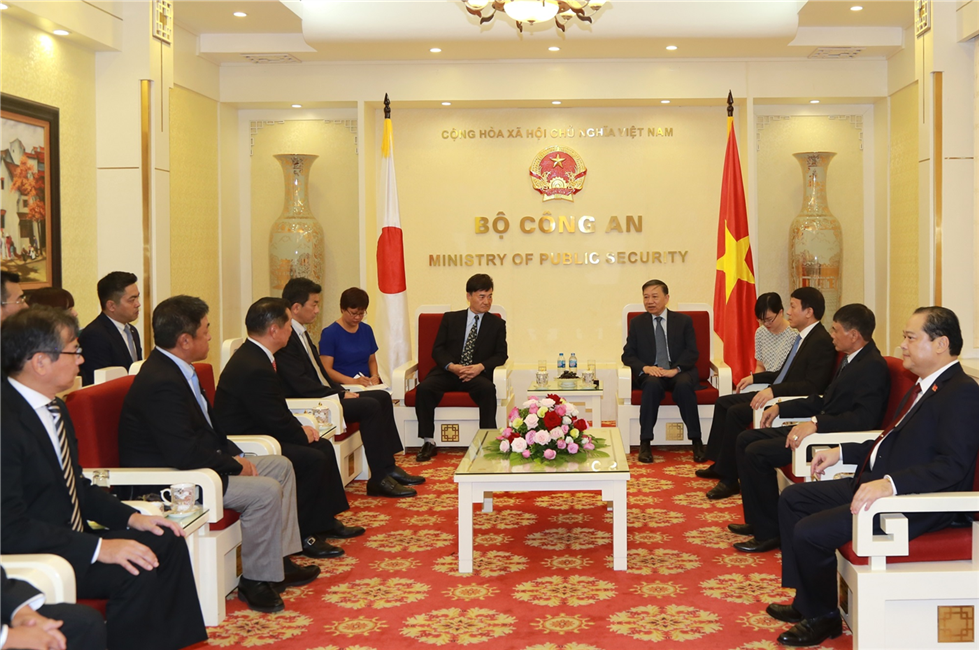 Minister To Lam and Mr. Tsuneda Teruo.