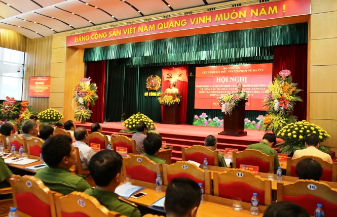 Minister To Lam speaks at the conference.