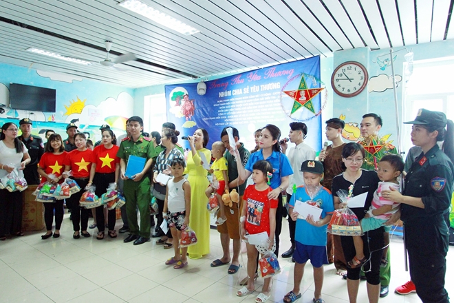 Art performances by members of the charitable team.