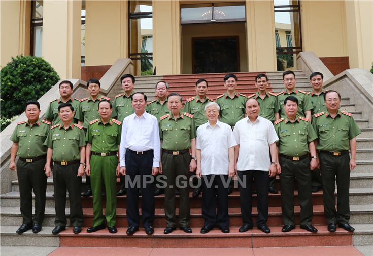 Secretary General Nguyen Phu Trong, State President Tran Dai Quang and Prime Minister Nguyen XuanPhuc, Minister To Lam and delegates at the event.