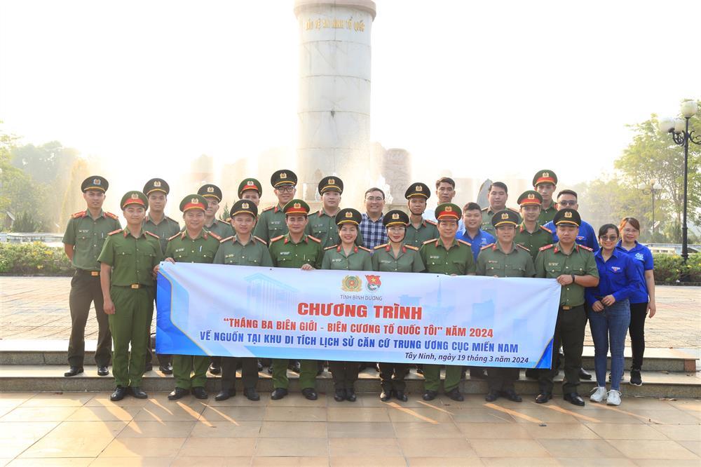 Police delegation visits the Relic Area of the South Central Department Base.