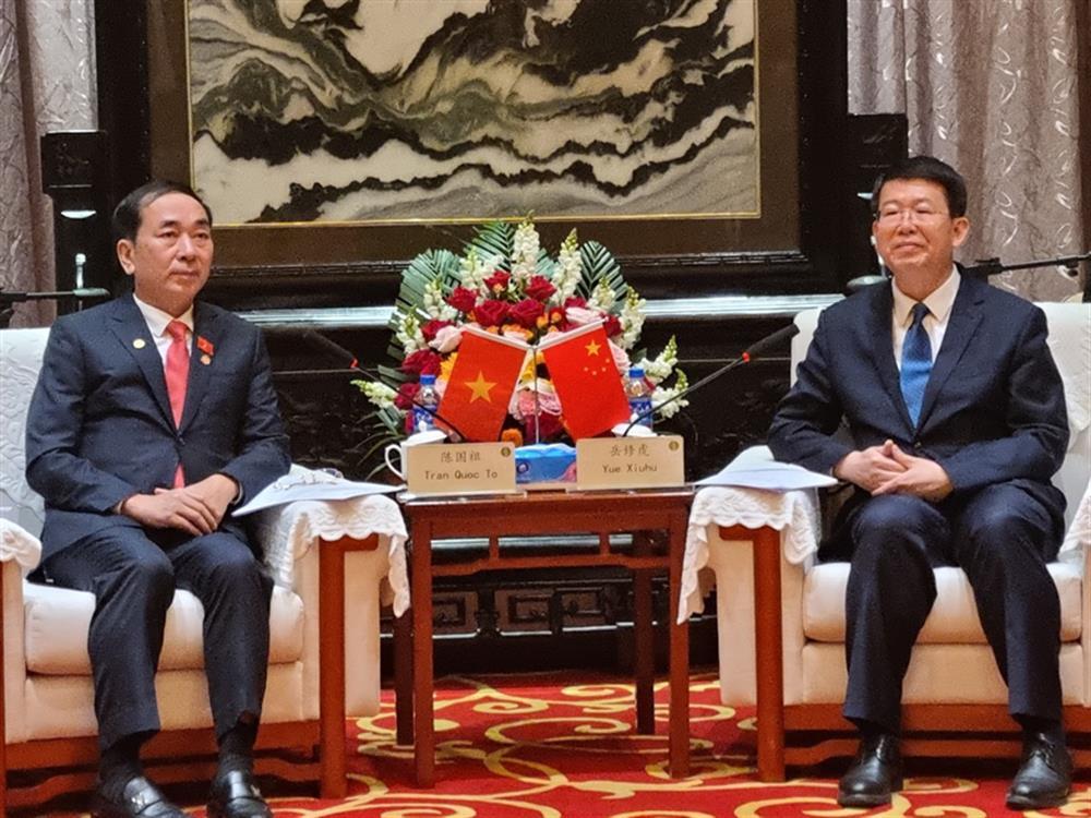 Deputy Minister Tran Quoc To is received by Vice Governor of Yunnan and Director of Yunnan Provincial Public Security Department.