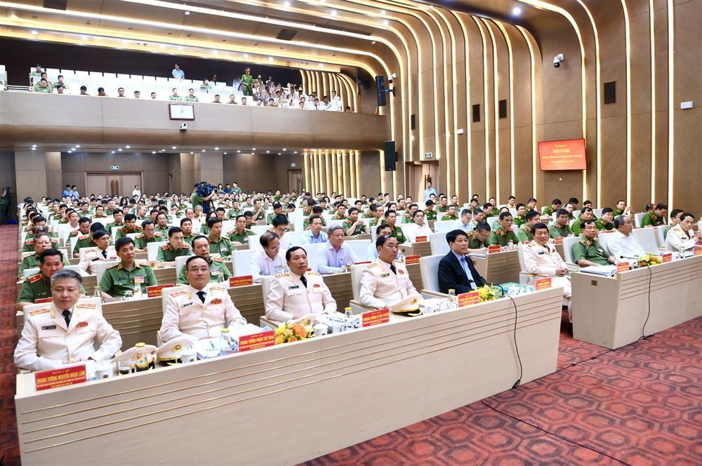 President Luong Cuong and other delegates are welcomed to the conference.