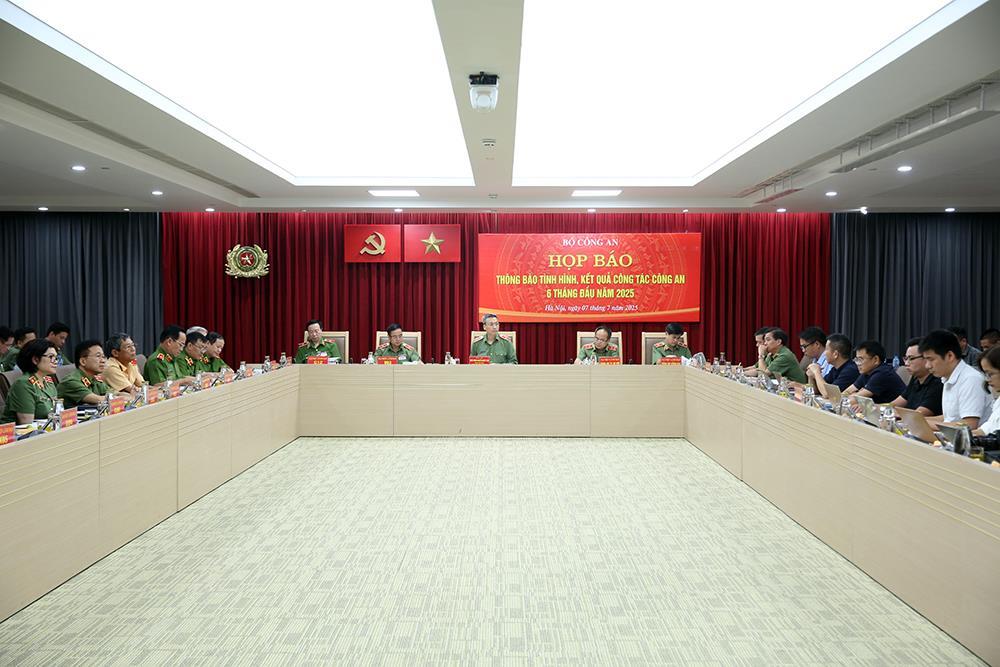 Overview of the news briefing.