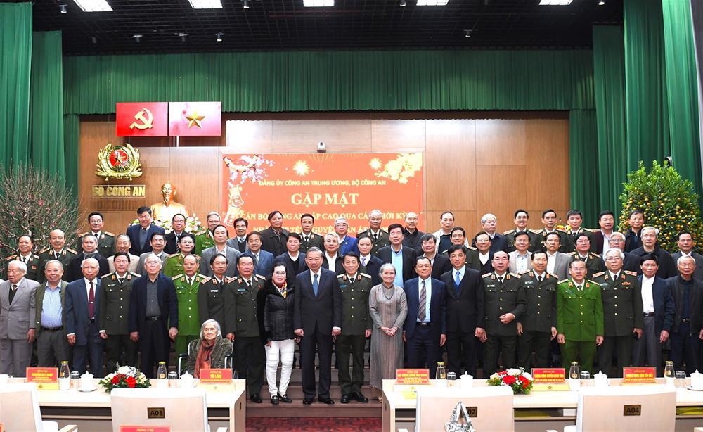 Delegates join group photo.