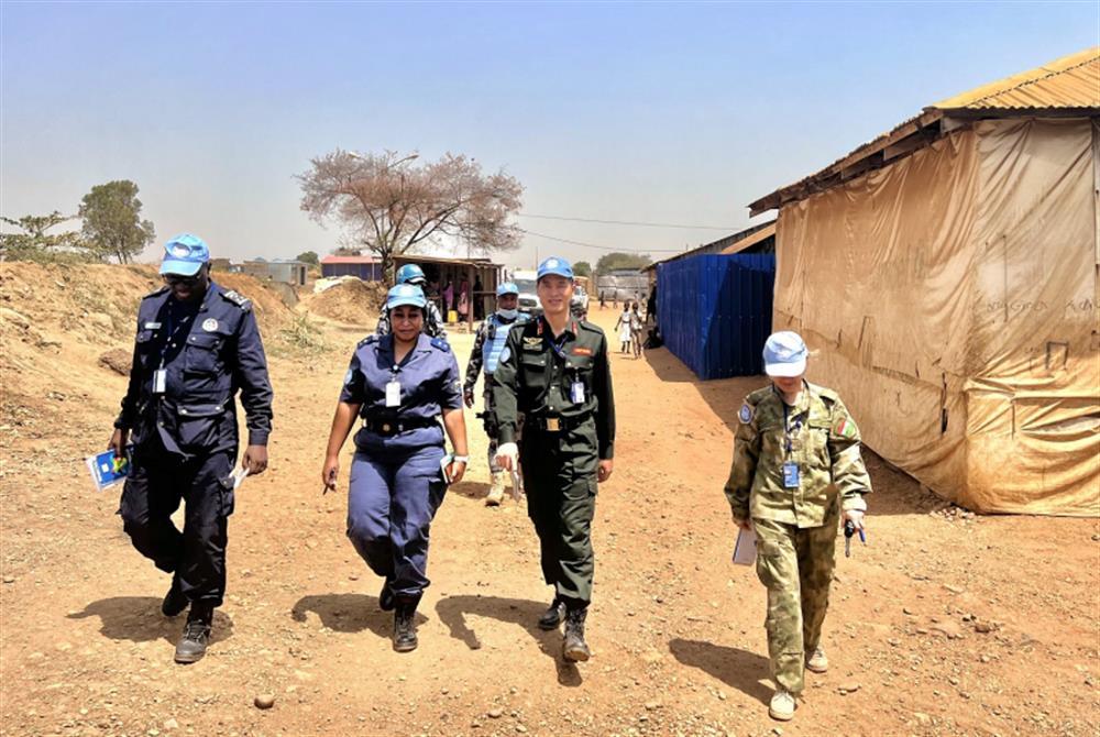 Senior Colonel Vu Viet Hung and his colleagues check and assess the security situation at the refugee camp.